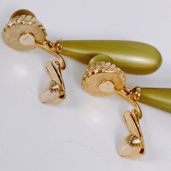 VTG Sarah Coventry Moonglow Lucite Teardrop Clip On Earrings 1960s Gold Tone - Picture 6 of 10